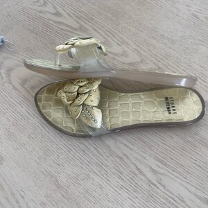 Stuart Weitzman Bloom gold leather embellished jelly flip flops, size 5.5